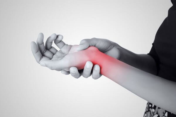 Đau cổ tay – triệu chứng và cách điều trị