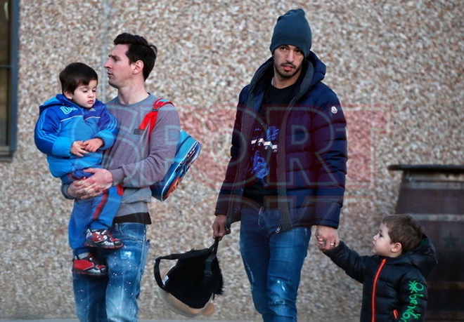 Messi, Suarez, Messi và Suarez đến trường đón con, barca