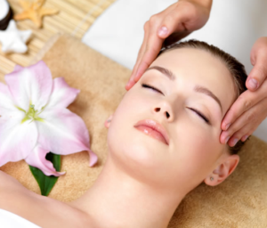 Massage đầu giúp giảm đau và cải thiện giấc ngủ